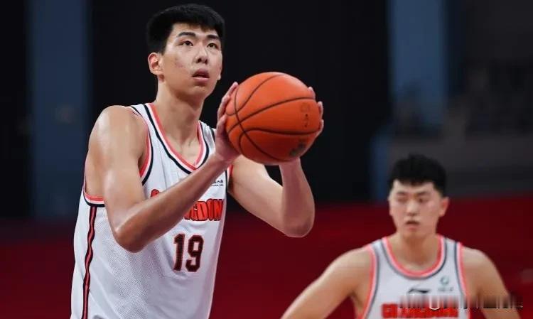 CBA，广东105-93广州，周琦18分11板5帽伤退，徐昕6分4板4帽，不得不
