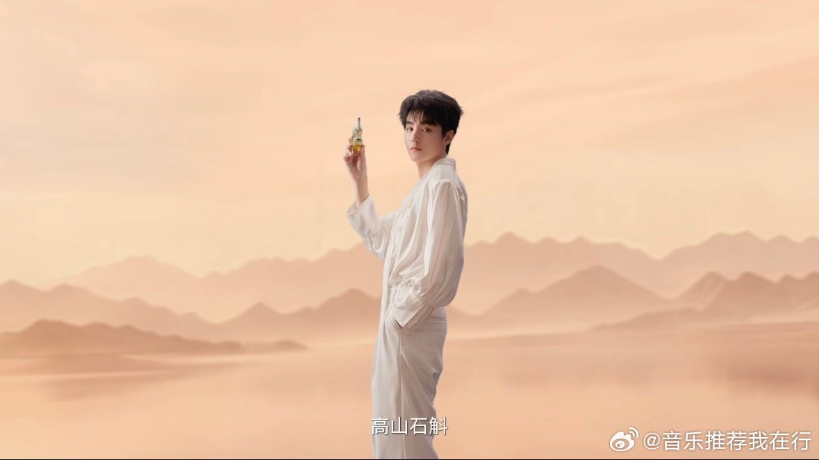 王俊凯说时光从不会辜负认真的人 时光本质就是个养成游戏，王俊凯早就把玩法摸透了。