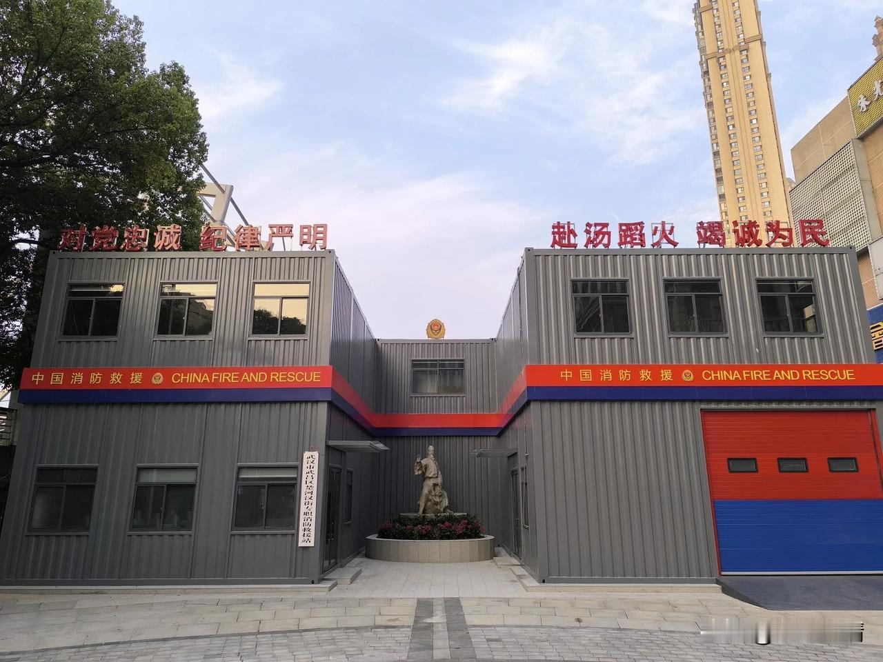 #记录秋日生活点滴#湖北武汉武昌区楚河汉街步行街：三面合围，就是太极张三丰，也无