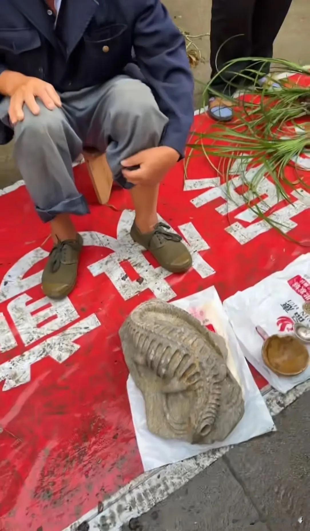 不得不说，摊主这套路，估计只能骗骗城里人吧！[捂脸][捂脸]