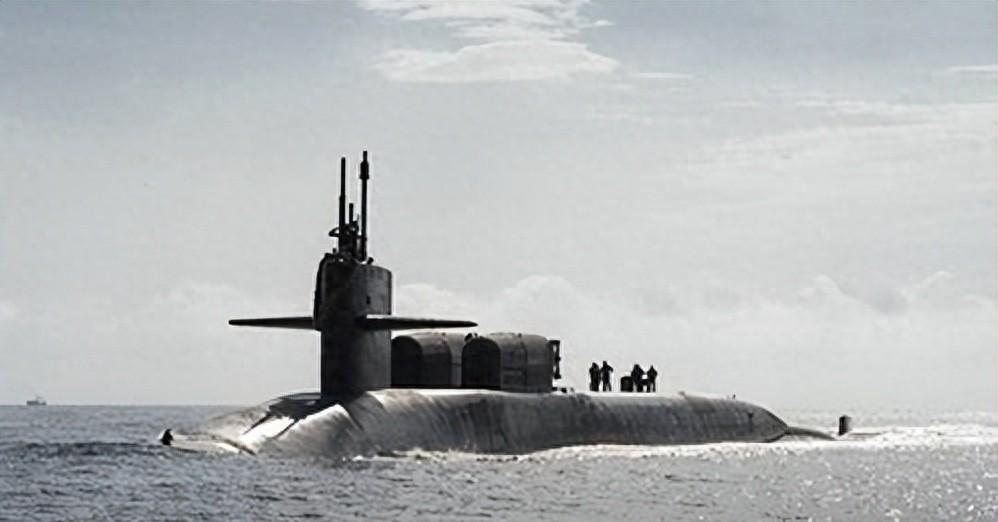 1955年的一个冷峻冬日，美国一艘核潜艇的指挥台上发出了那句载入史册的短讯。
