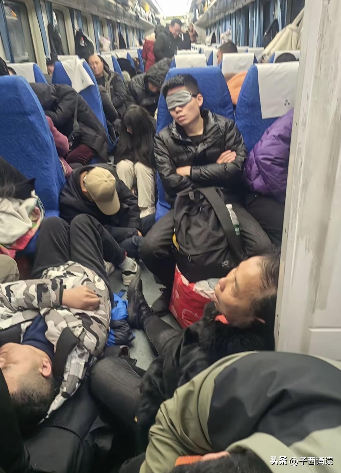 还记得自己30年前坐绿皮火车去深圳，那真是人山人海，刚上车就发现兜里的钱包被偷了