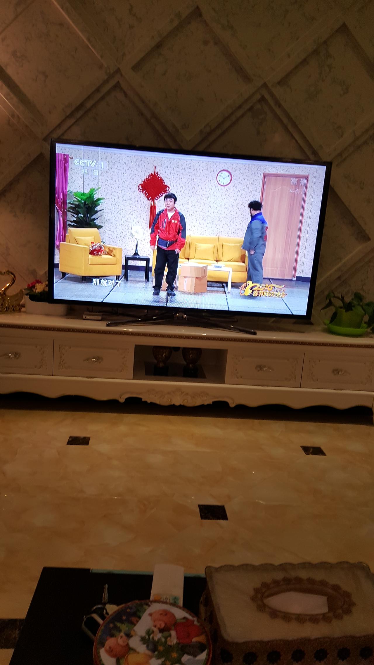 你家电视每天都开吗?
每天都开机，分时间段看以下节目：
1、综艺节目；
2、体育