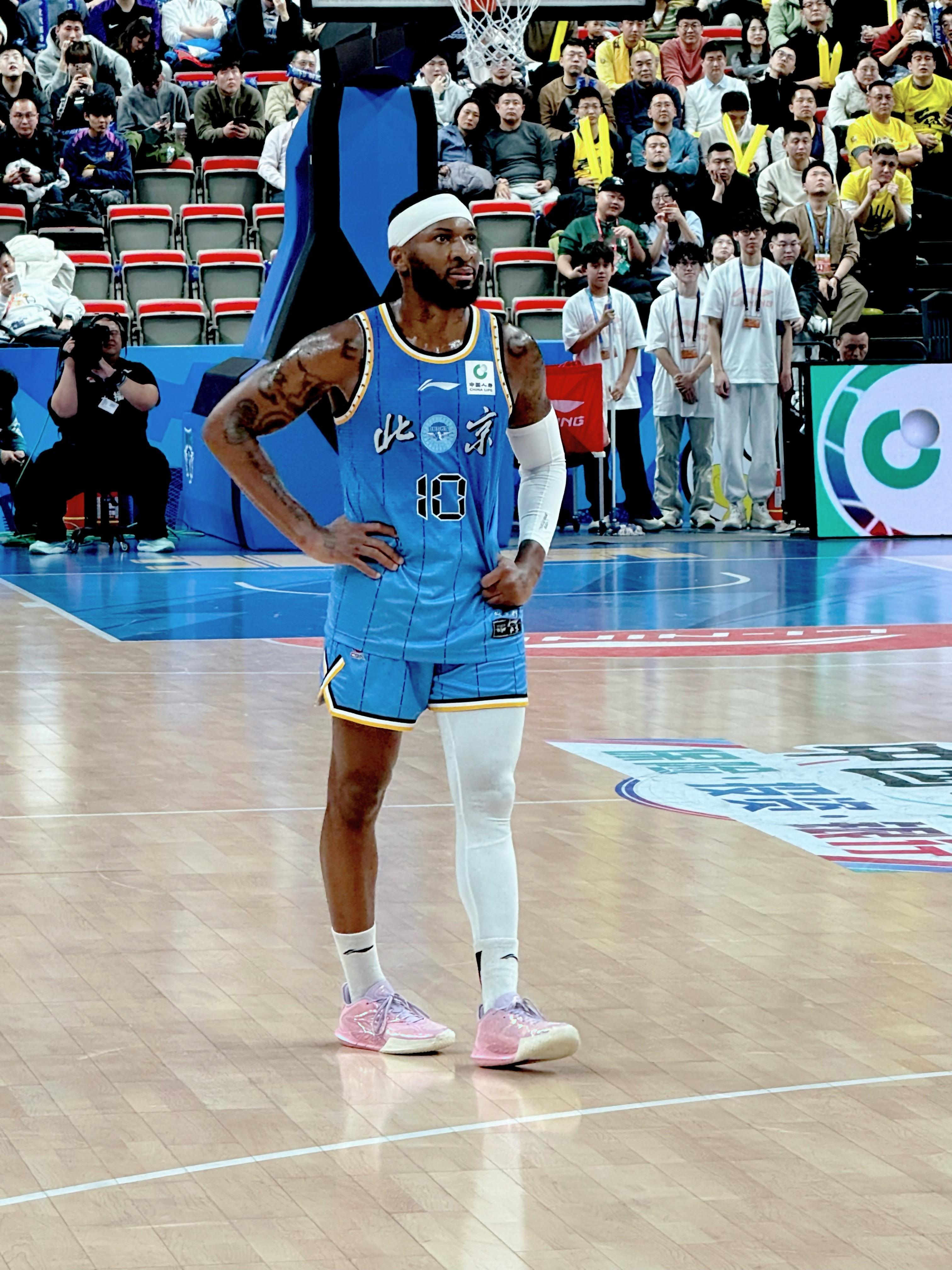 北京首钢北京男篮vs山西男篮 杰曼三分神了！北京球迷响起MVP欢呼！ 北京·首钢