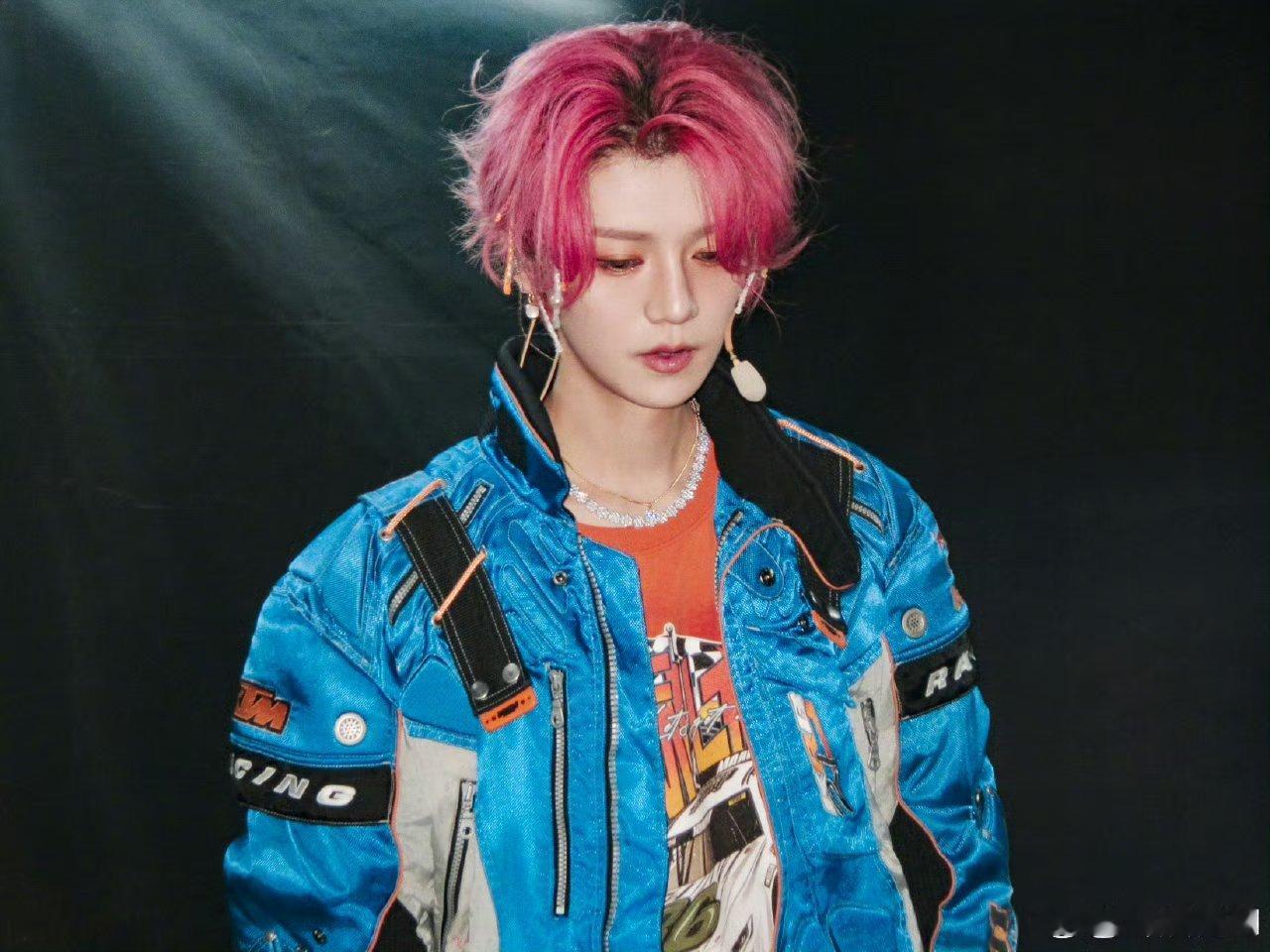 鹿晗27岁的7年鹿晗在顶流时期公开恋情19岁的青春不欠任何人，27岁的时间也同样