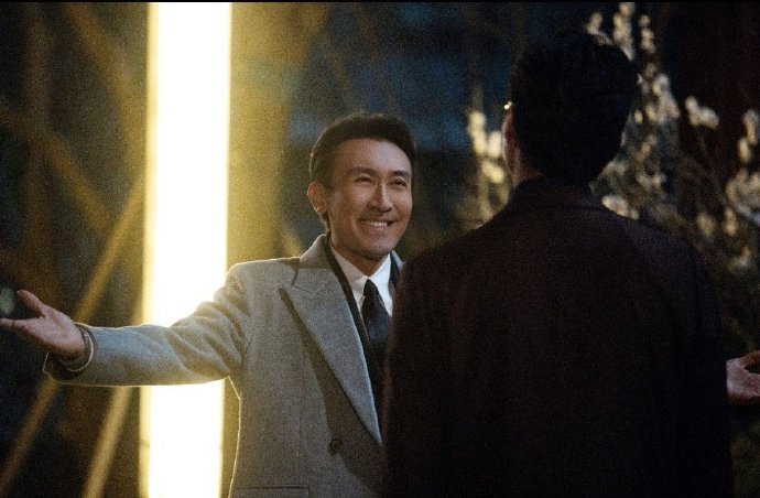 以法之名陈胜龙把反派俩字写脸上了 家人们！赵煊的陈胜龙，是 以法之名 的 “恐怖