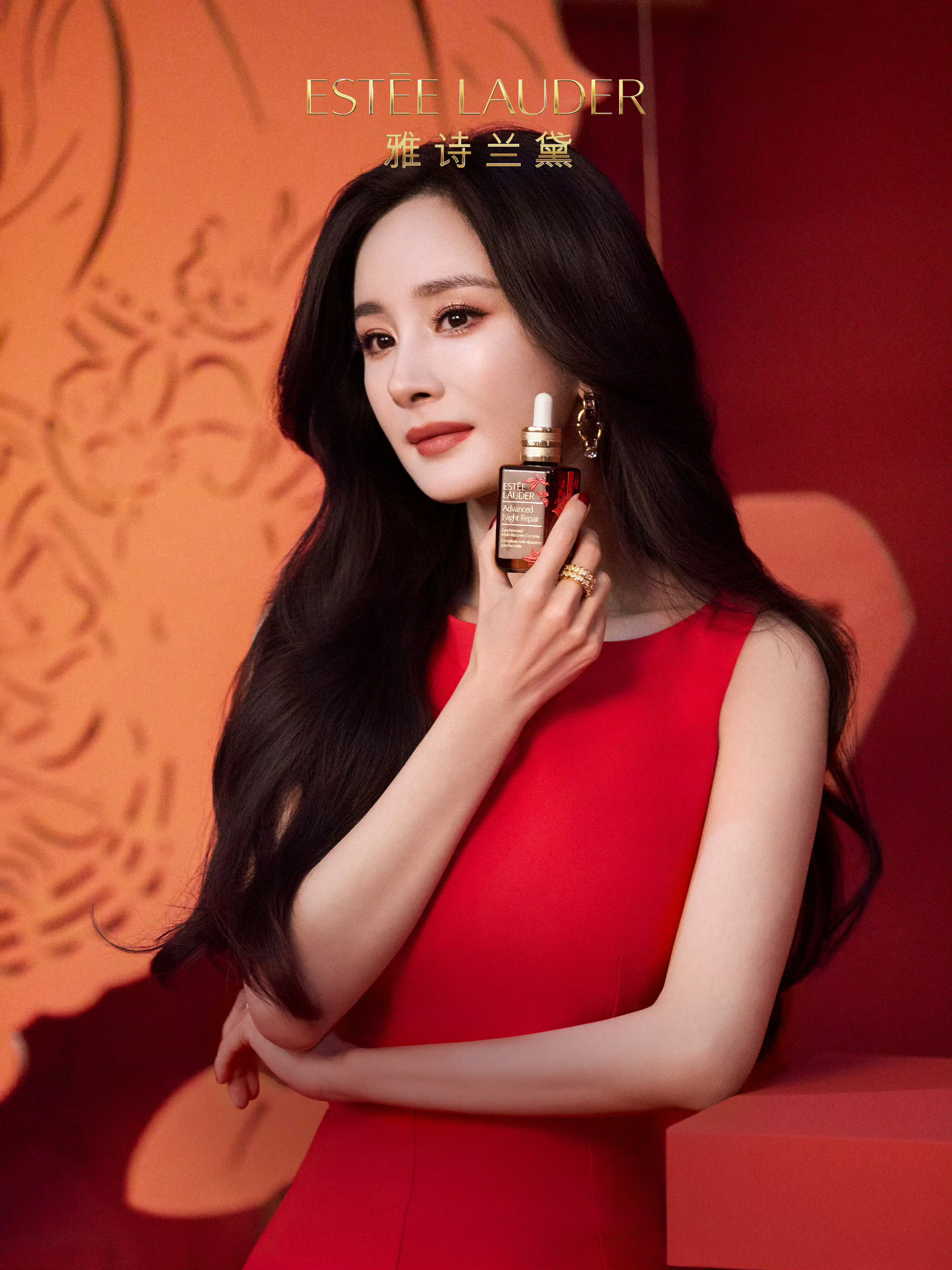 微博之夜后续——杨幂——雅诗兰黛全球品牌代言人。辛芷蕾——雅诗兰黛彩妆全球代言人