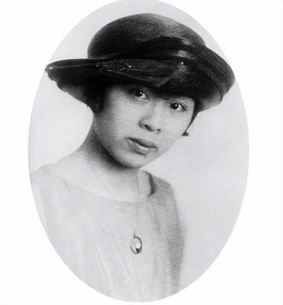 这个渣男是课本上的常客，他的一生中有过三个爱人，表面深情实则很渣！作为民国时期非