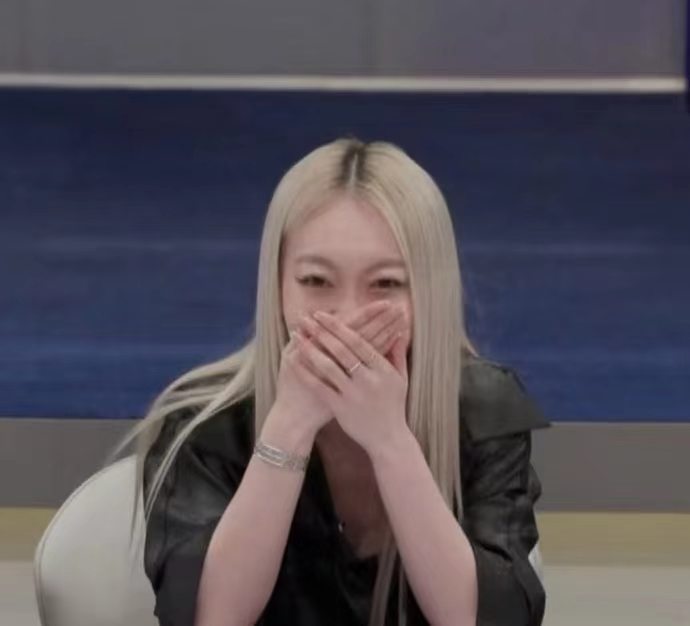 浪姐小考给老师唱笑了 谁能拒绝欢乐满满的浪姐小考呢，状况百出又可爱，台下老师笑得