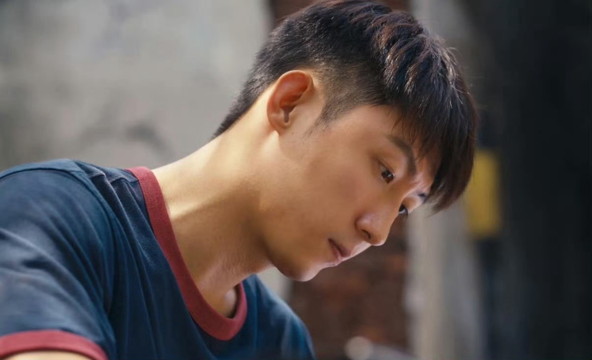 黄景瑜第一次演这么苦的角色 黄景瑜的张小满，没有高光时刻，只有生活的磋磨，把小人