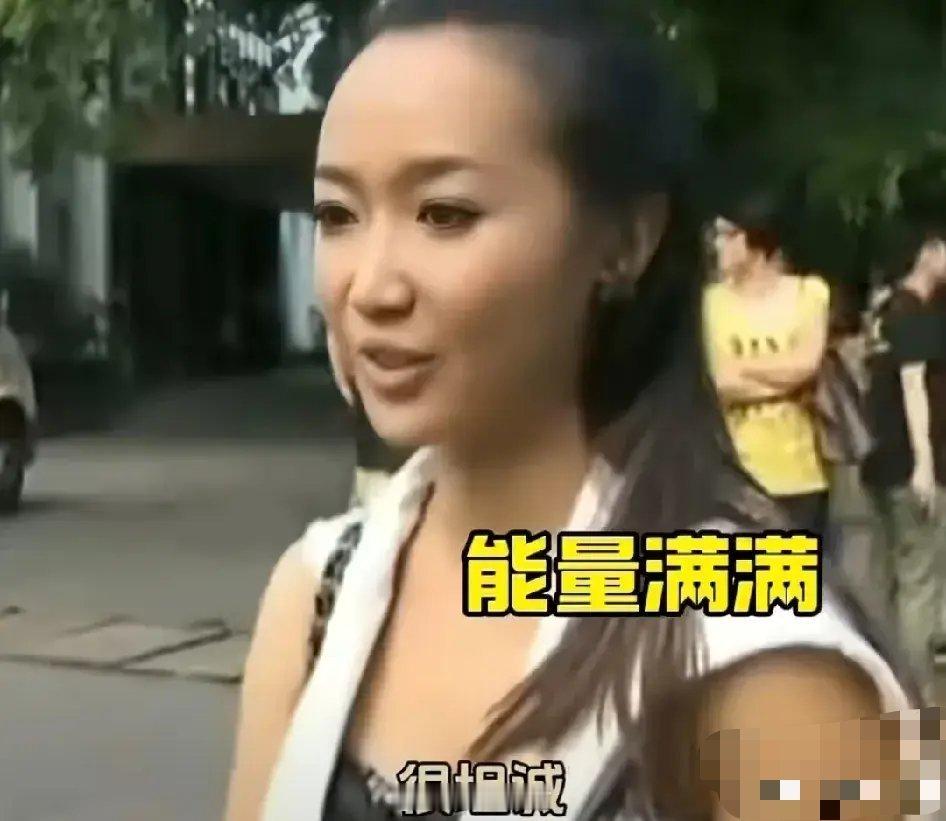 麦琳 李行亮看了麦琳年轻时陪李行亮参加比赛的照片，才发现她说自己年轻时很多有钱人
