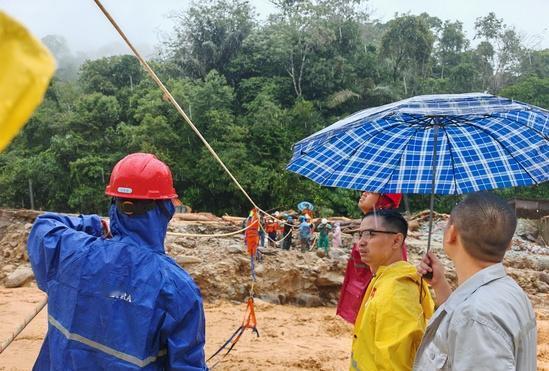 抢险救灾在行动近日，中国电建所属水电十局巴塘水电站项目所在地区遭遇强降雨侵袭，超