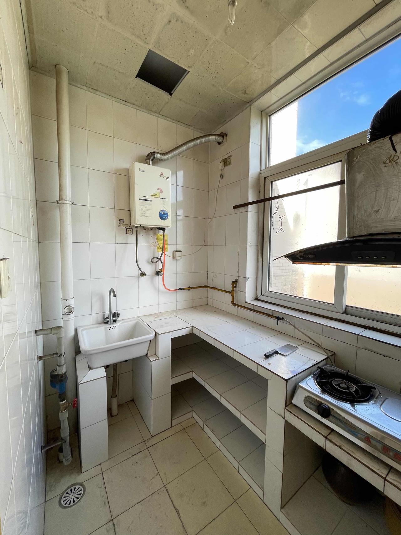 成都27岁，人生第一套房子，来成都两年多了，搬过四次家，每次收拾行李，内心都涌起