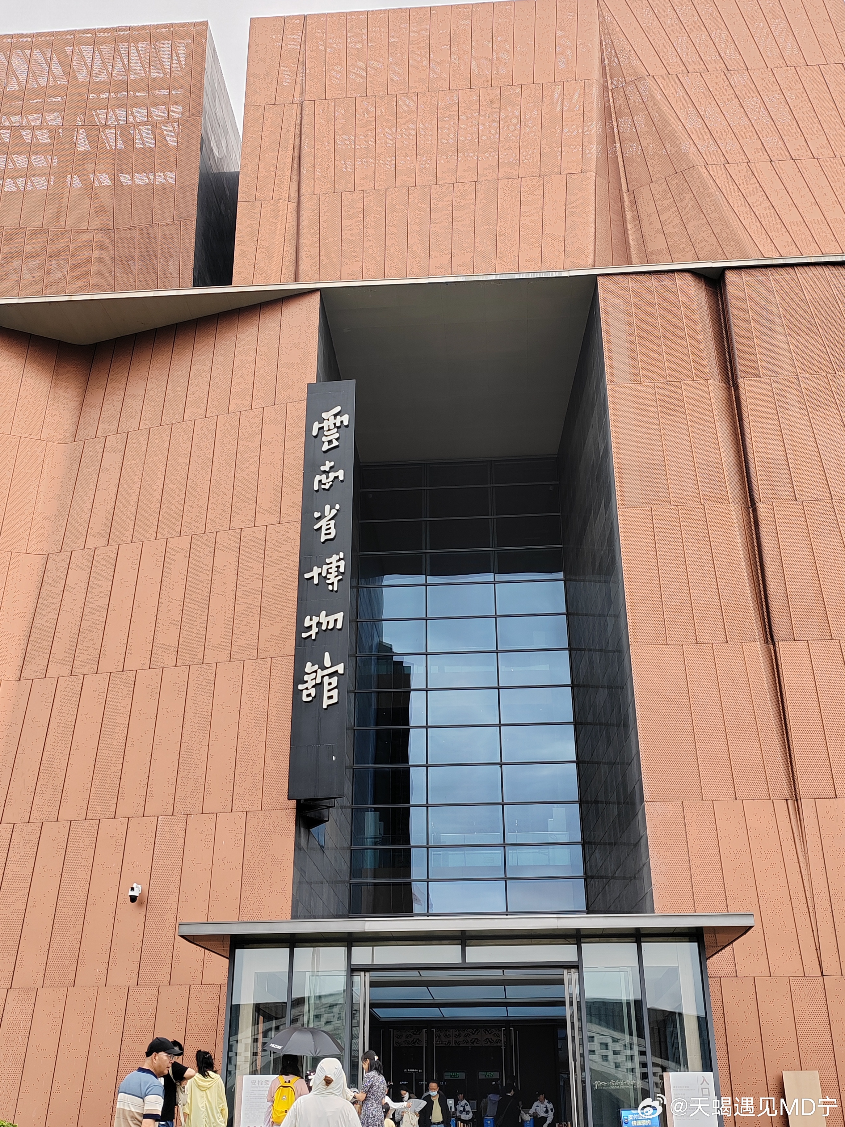 我在云南很想你，今天有点热，不知道你们拍戏会不会很辛苦。 昆明·官渡古镇