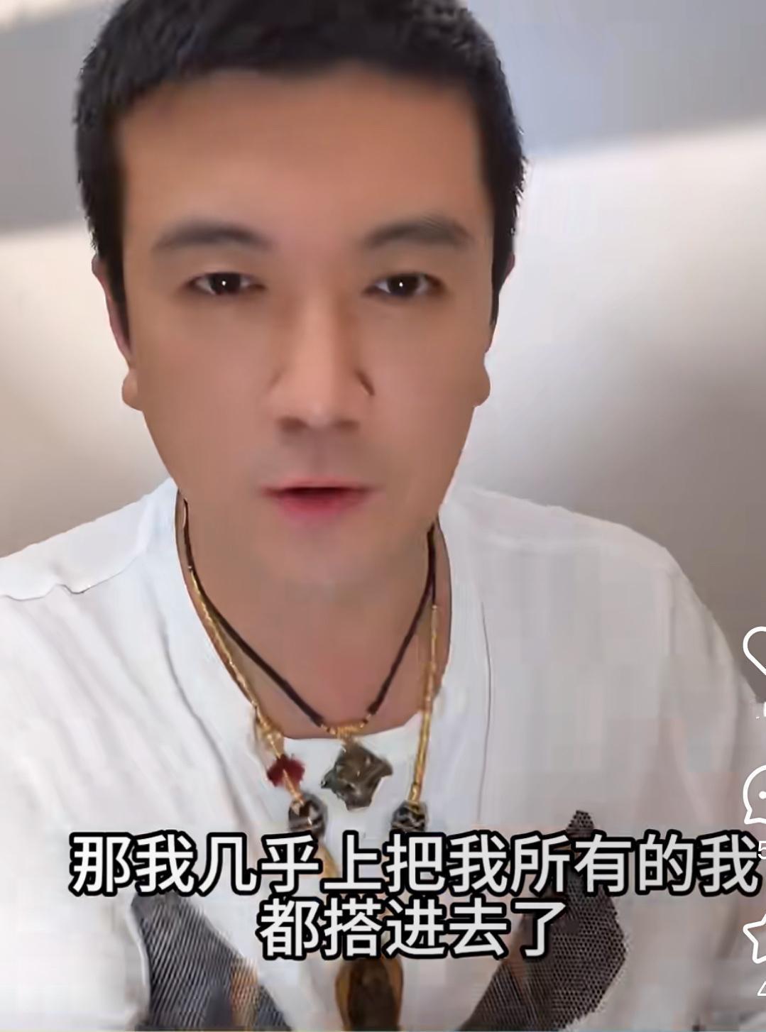杨子直播还是离不了讲黄圣依那些事。
他说当初跟黄圣依结婚没给彩礼，是因为帮她摆平