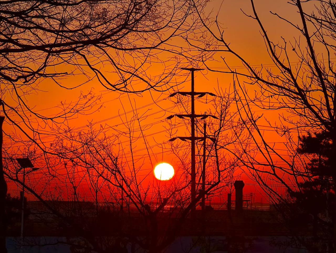 首先，选对股。
    然后，讲究何时入手。
    最重要的是，何时出手。