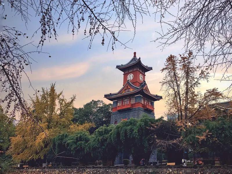 央视曝光：川大才女26岁副科，35岁掌管近700亿国有资产，如今因受贿4900万