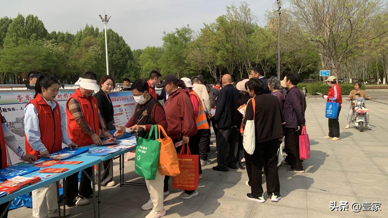 刚去法院了，查了自己的姓名和身份证号码下有没有涉及到的调解或者民事案件，结果和我