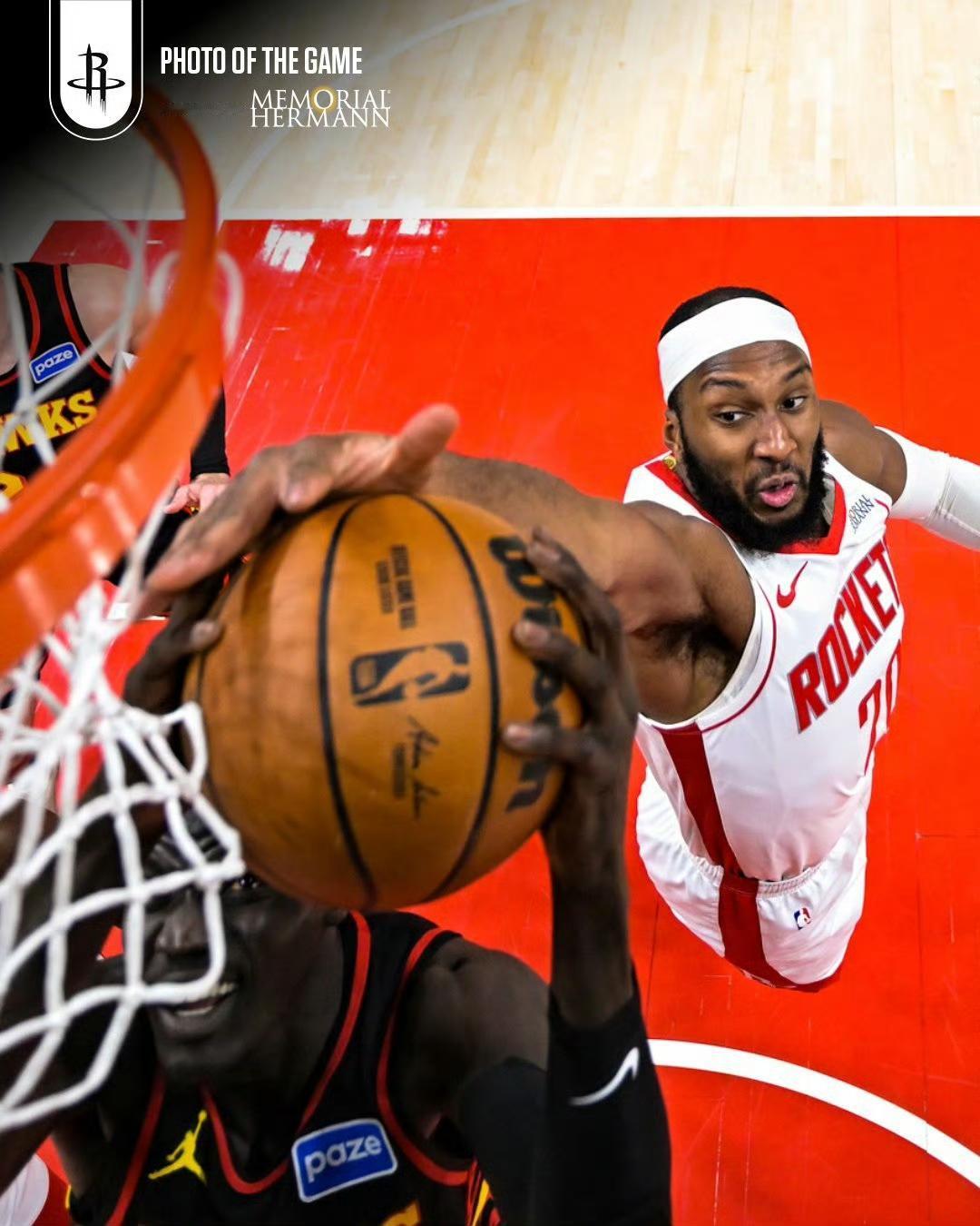 柯基出战34'钟拿到两双10分10篮板1助攻1封盖 三分5中3👏