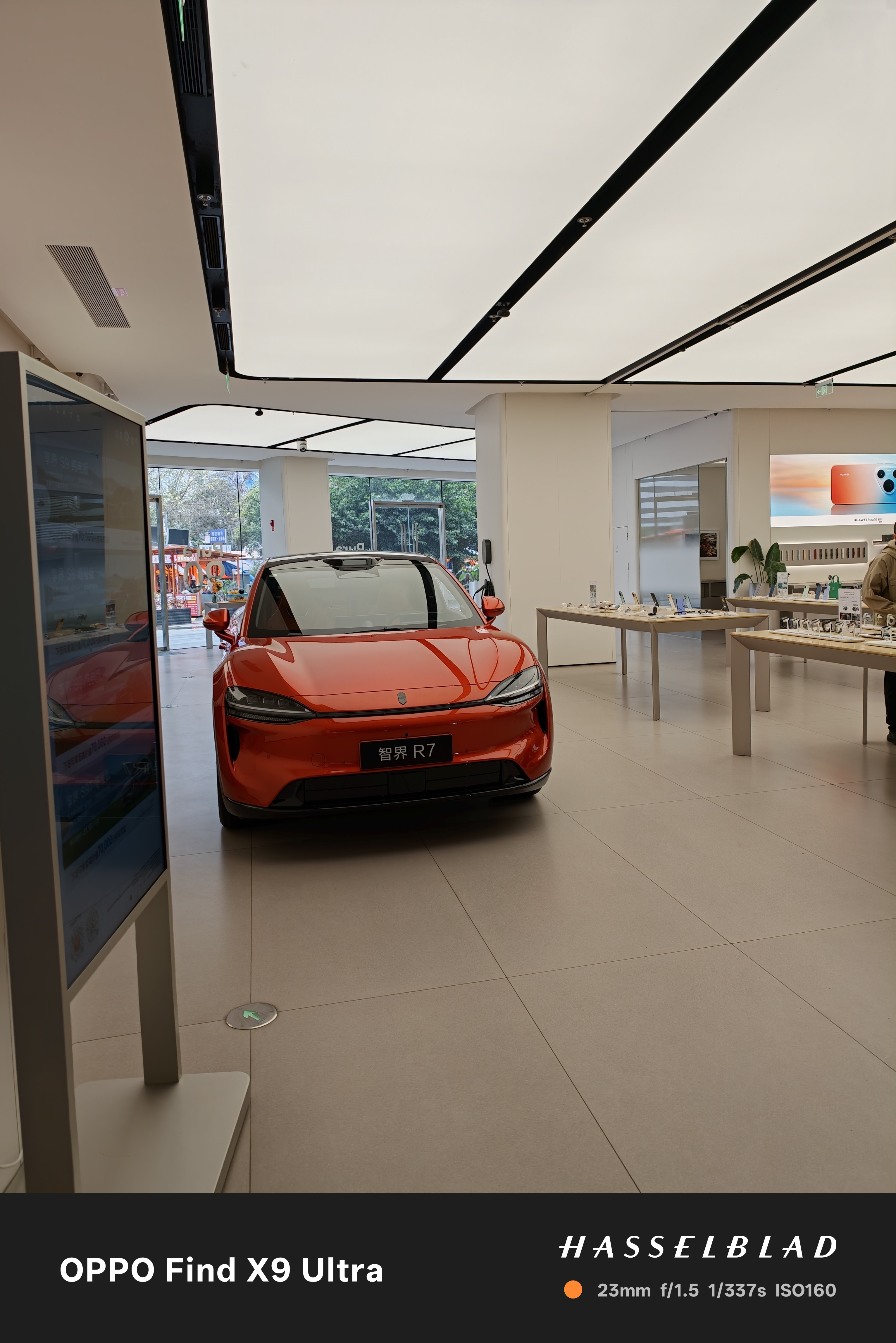 前两天这个位置停的是尚界Z7T怎么今天就换成智界R7了 