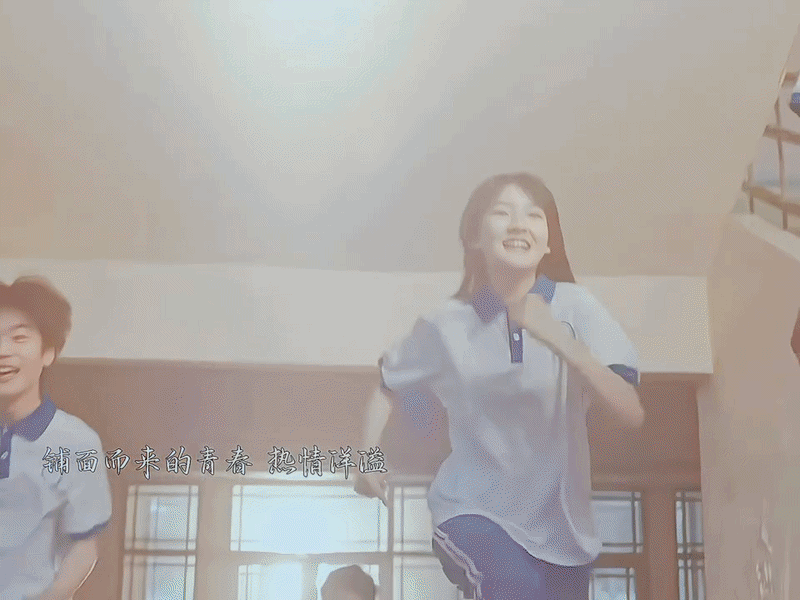 隐身的名字转场这段转场直接把情绪拉满！任美艳细心给失语的文毓秀梳头，镜头一转回到