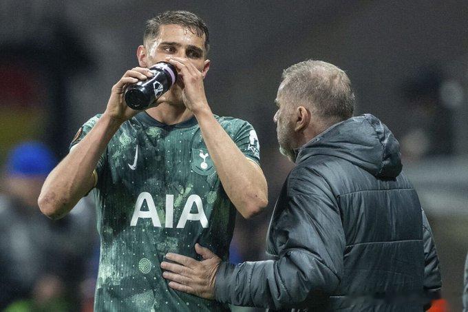 波斯特科格鲁谈及利物浦对范德文的兴趣："范德文是顶级球员，他能达到和过去一样的高