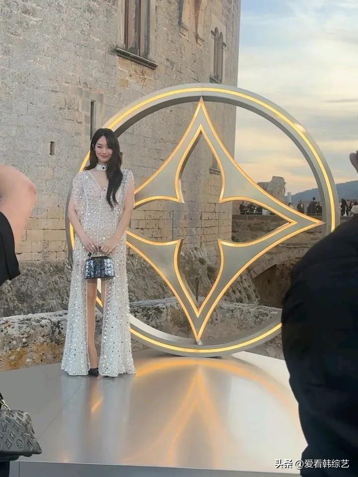 27日，演员申敏儿在自己的Instagram上上传了多张照片。公开的照片中，申敏
