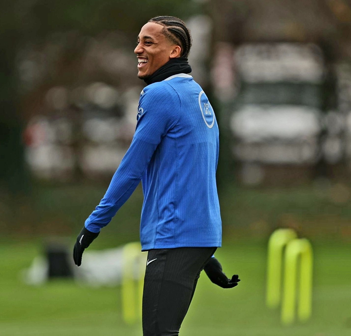 若昂·佩德罗平均每场射门仅 1.75 次，在本赛季英超联赛中，这是经常首发前锋中