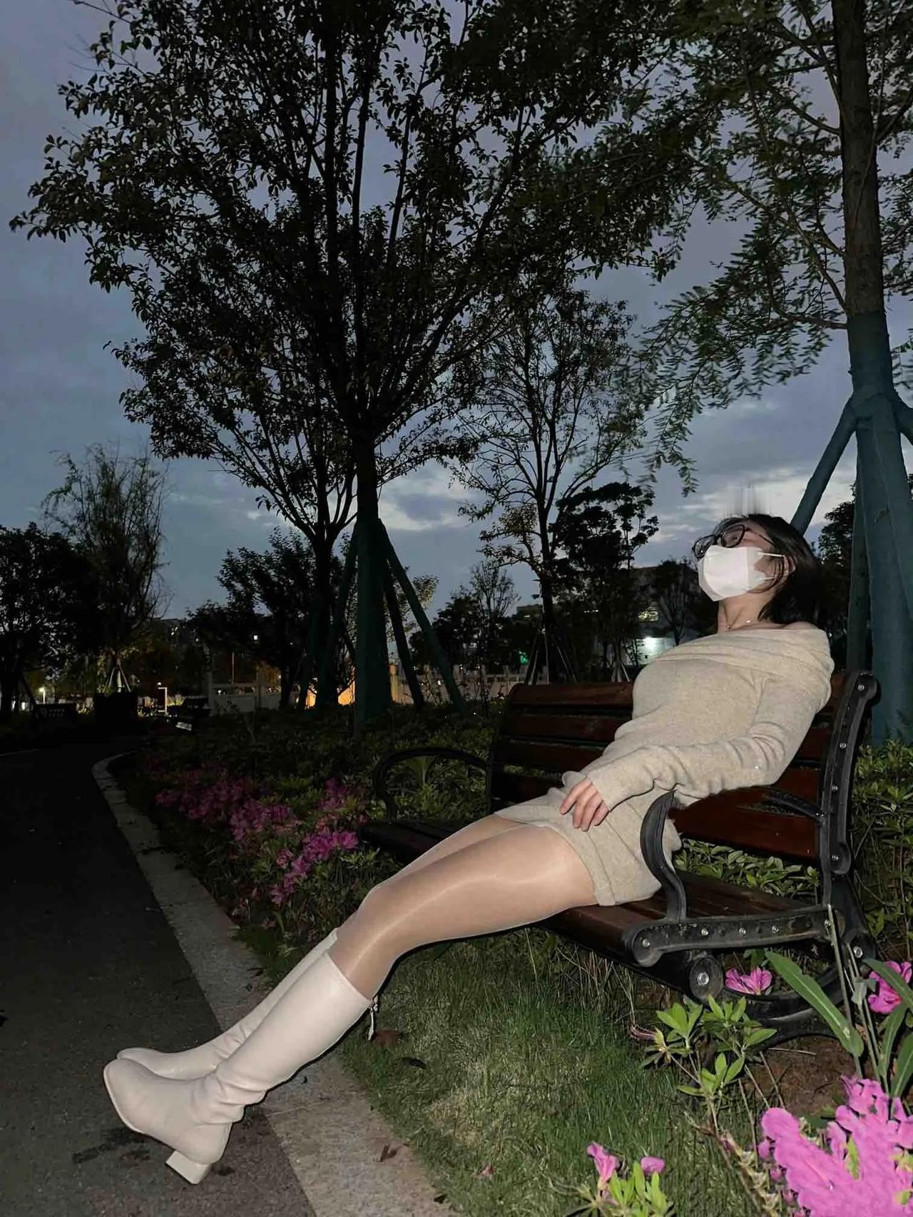 今天520，怎么连晚上公园里的人都变多了[吃瓜群众]