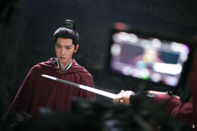 杨洋展昭这段正得发邪演技细腻自然，将人物心境诠释得淋漓尽致，少年正气浑然天成。 