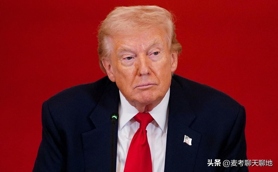 特朗普声称美国正在“摧毁”伊朗政权，指伊朗海军已经“消失”，空军“不复存在”，导