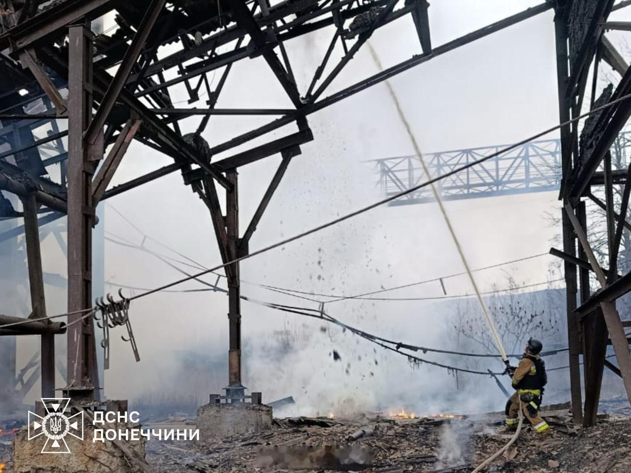 俄乌冲突 俄罗斯继续摧毁乌克兰军队的后勤结构，并在新顿涅茨克和德鲁日科夫卡取得了