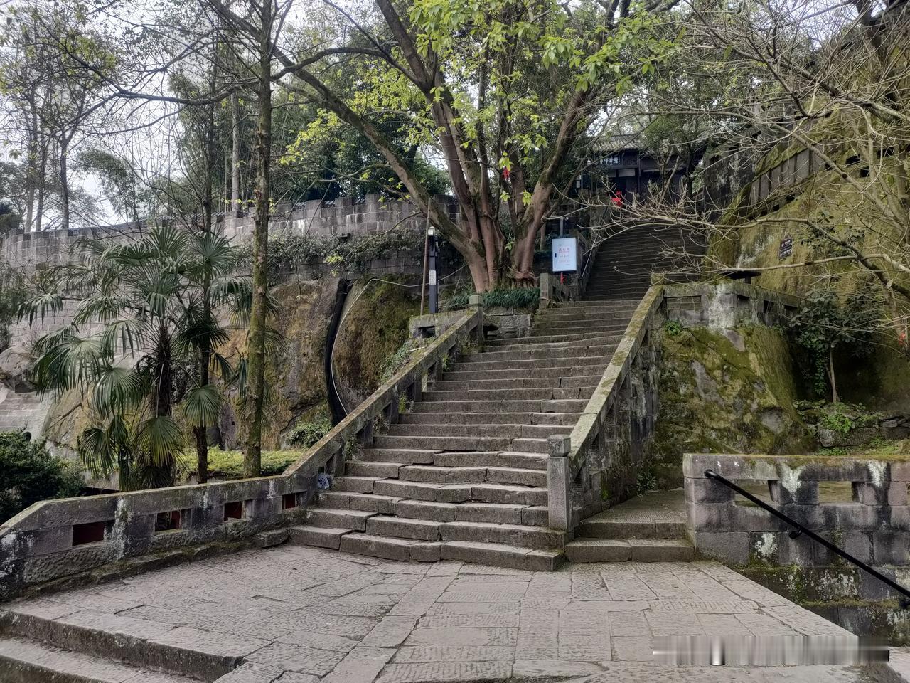 同方股份折算率调整利好解读

同方股份由于扣非扭亏融资折算比从 0.65 调整为