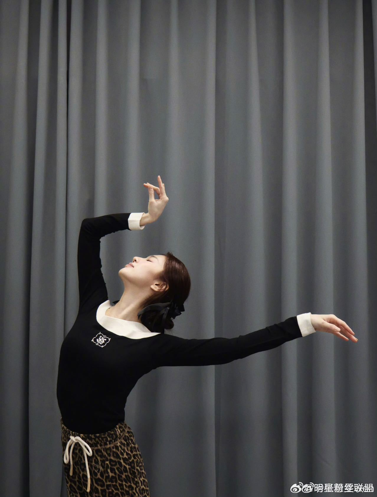 张慧雯高能量练习vlog活力值拉满！练习vlog曝光，街舞古典舞切换自如，泡录音