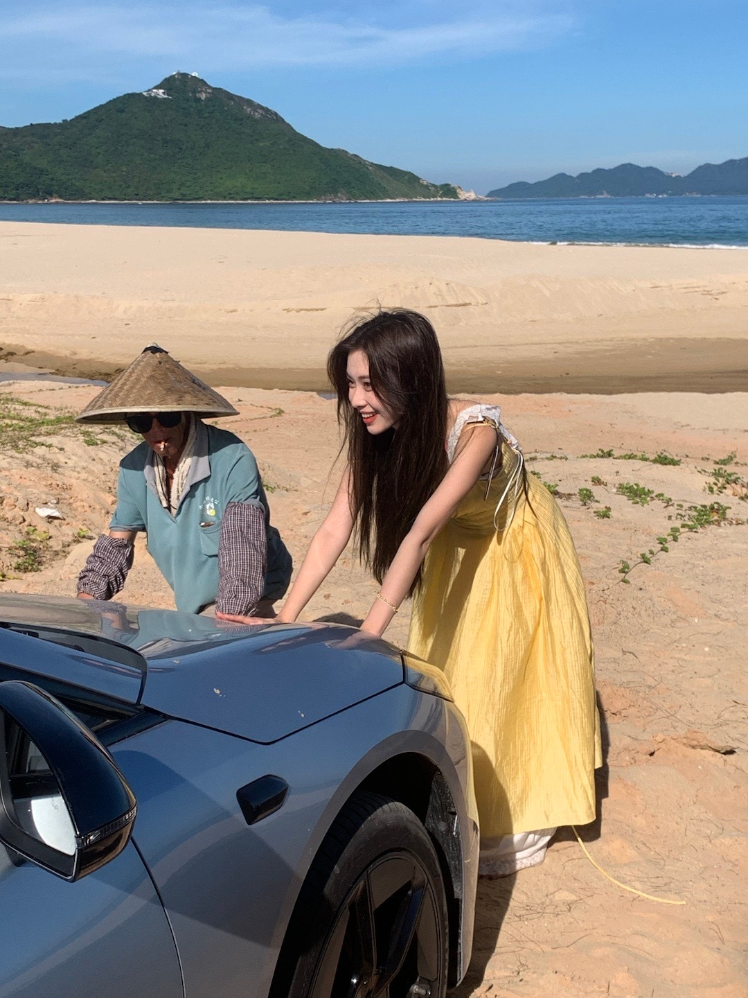 记录一个陷沙事件晚上八点叫了救援队拖车子[泪][泪]再也不敢开海边去了[泪][泪