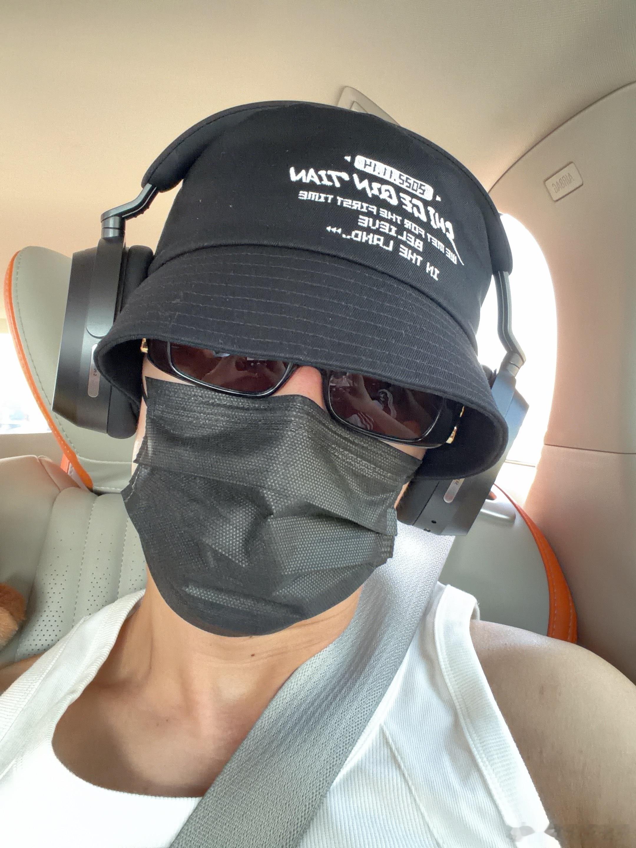 鹭卓准备彩排明天见携一腔热爱抵达厦门，鹭卓全身心投入彩排，不断调整优化表演细节，
