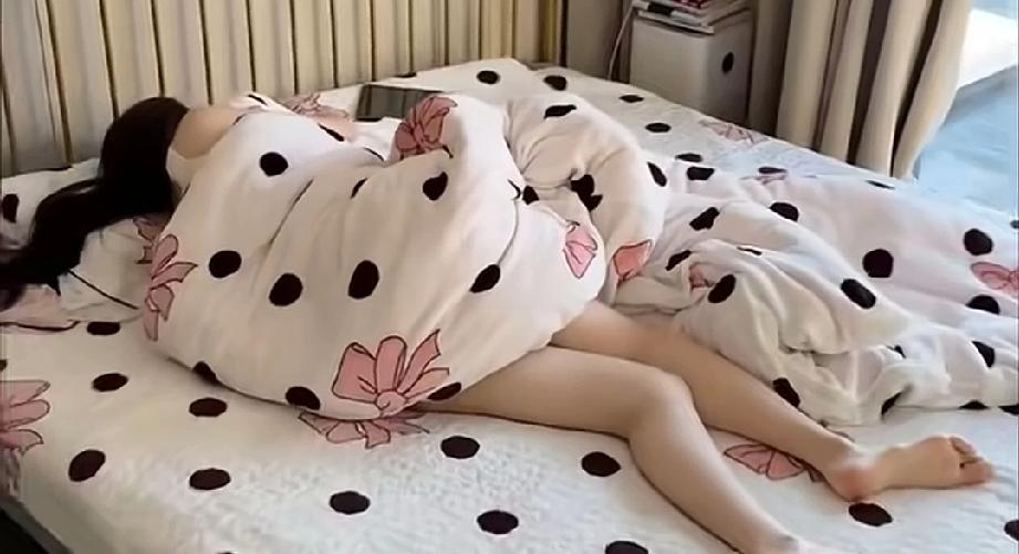 永远也叫不醒一个装睡的人，尤其是一个装睡的女人。无论你怎么叫都叫不醒，什么方法都