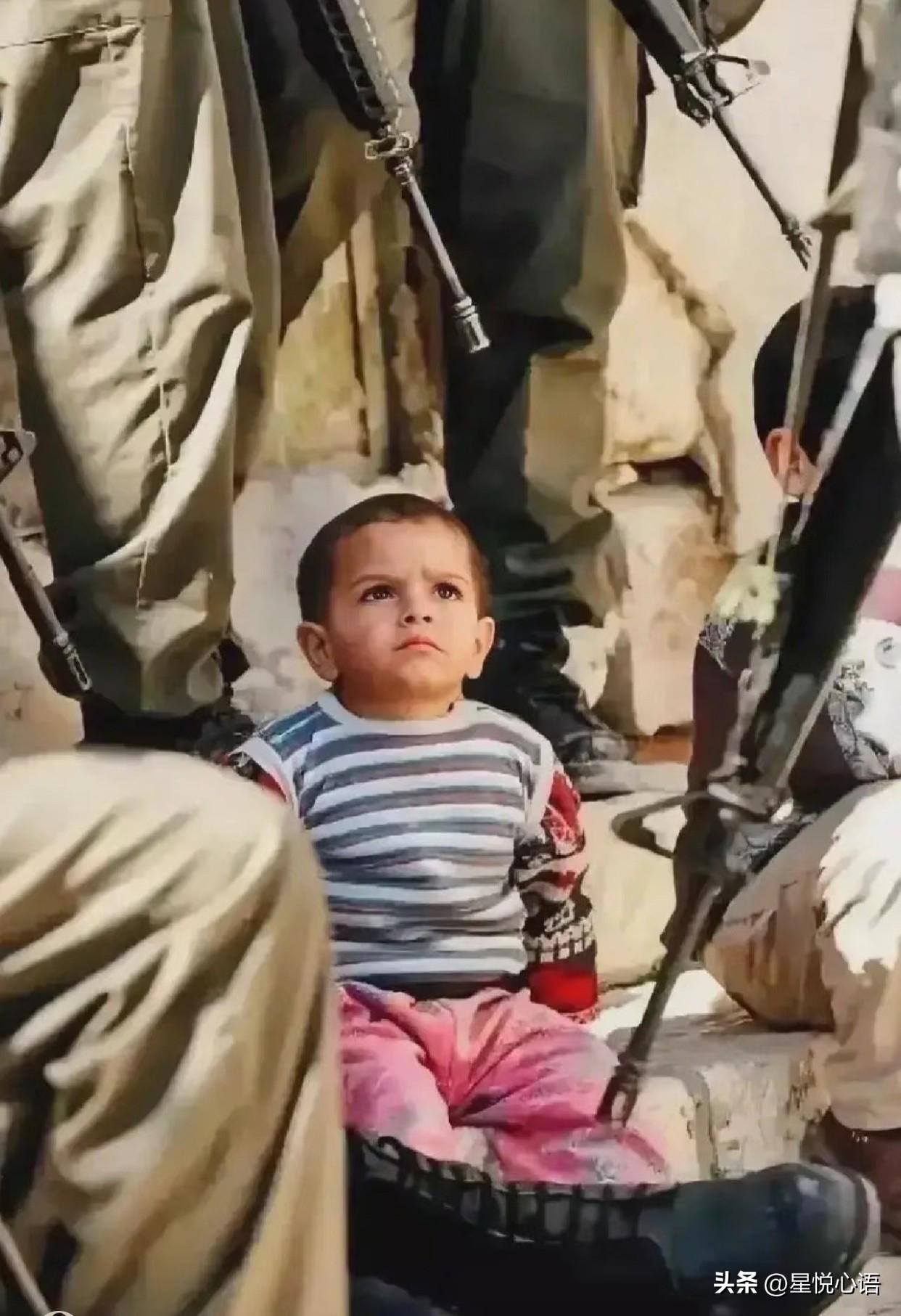 战争最可恨的，从来不是毁了多少建筑。
而是让最干净的孩子，最先见识到人性的黑暗。