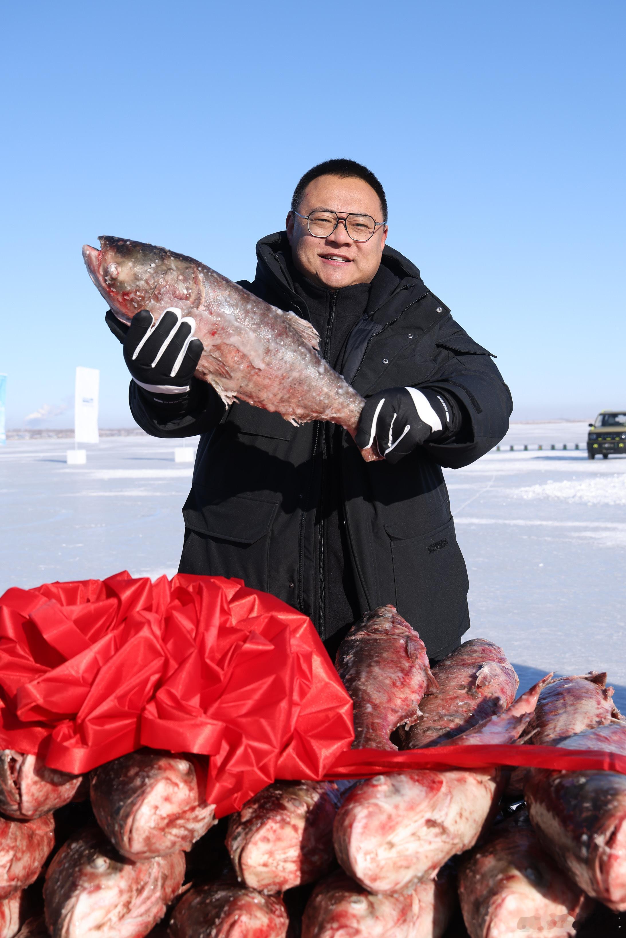 上周快乐的日子这周继续伤病在家躺着 吉利银河2025开门红  银河舰队集结送祝福