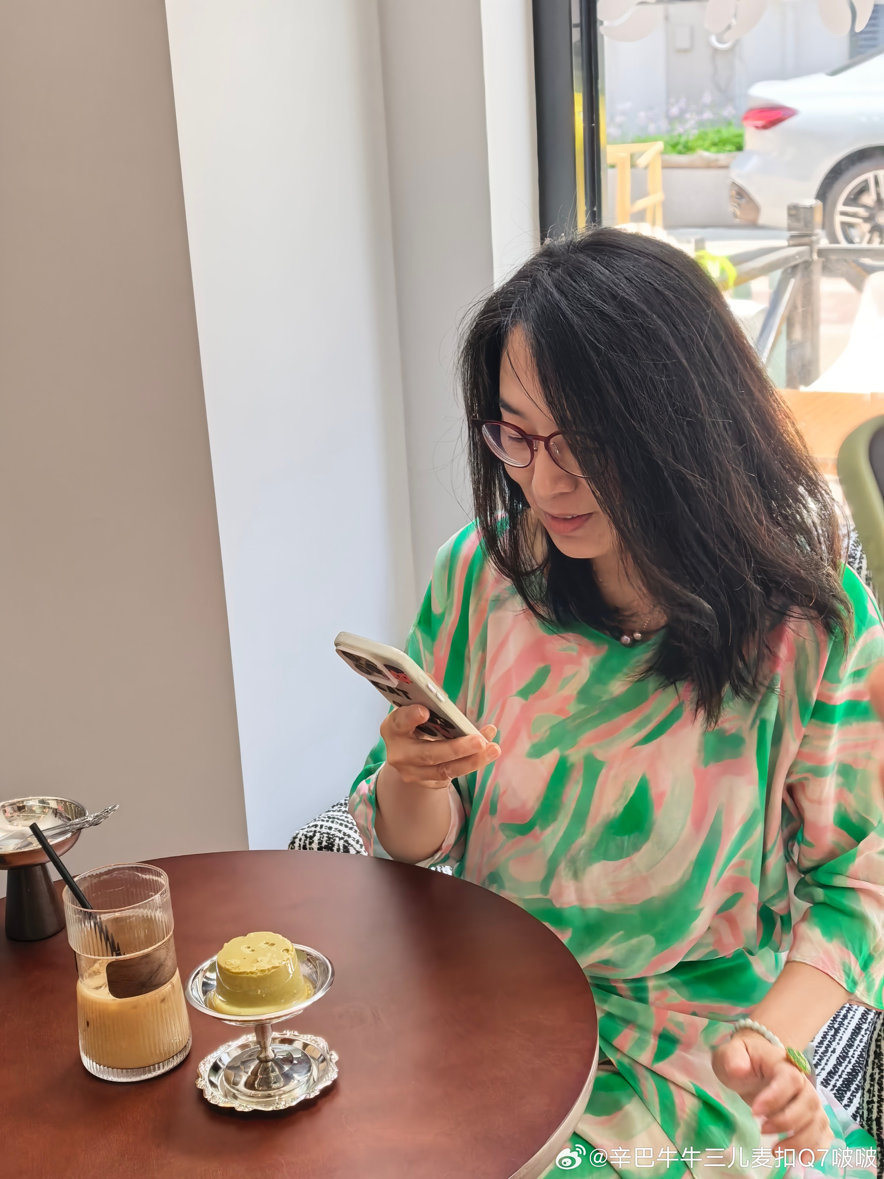 今天别人拍的我。我的妈呀。怎么会这么美