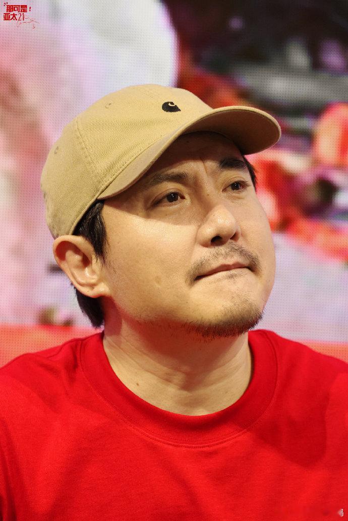 世界纷纷扰扰沈腾一心路演 大家都在围着各类奖项话题热议不休，沈腾把所有精力放在路