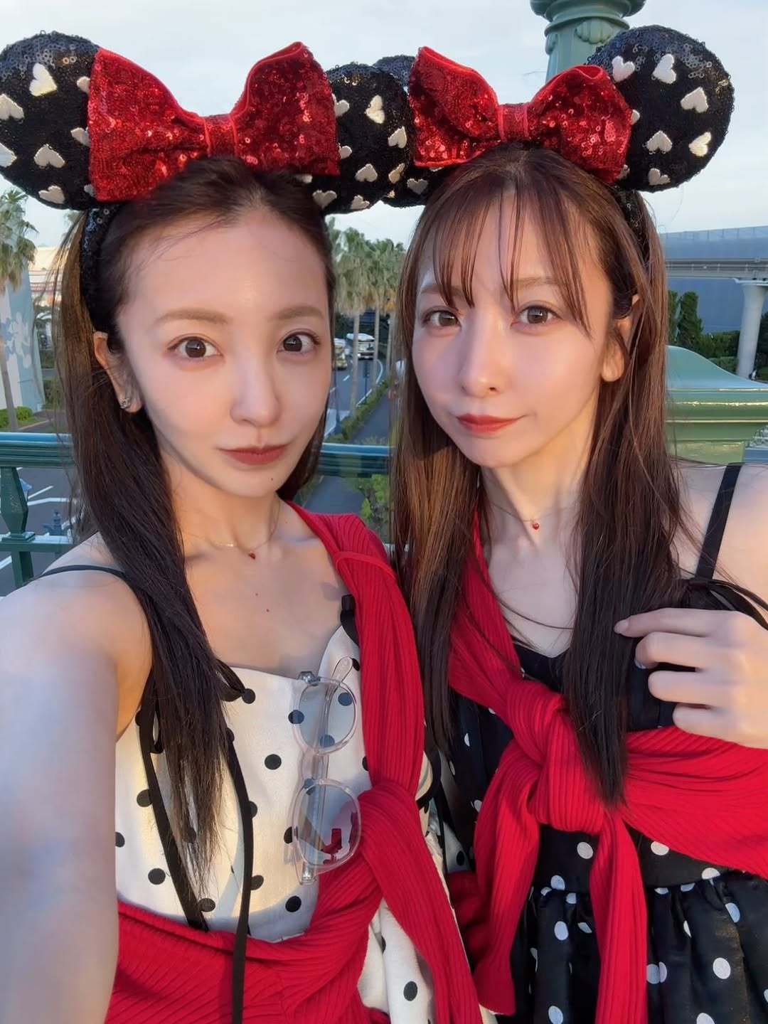 板野友美 260626 ins更新ほんとの姉妹でディズニーコーデ👯♀️デニム+