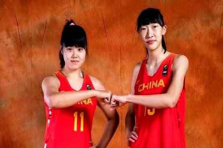 成熟的市场是篮球运动员的试金石。中国女篮两大中锋命运迥异。韩旭后来居上，拿到了正