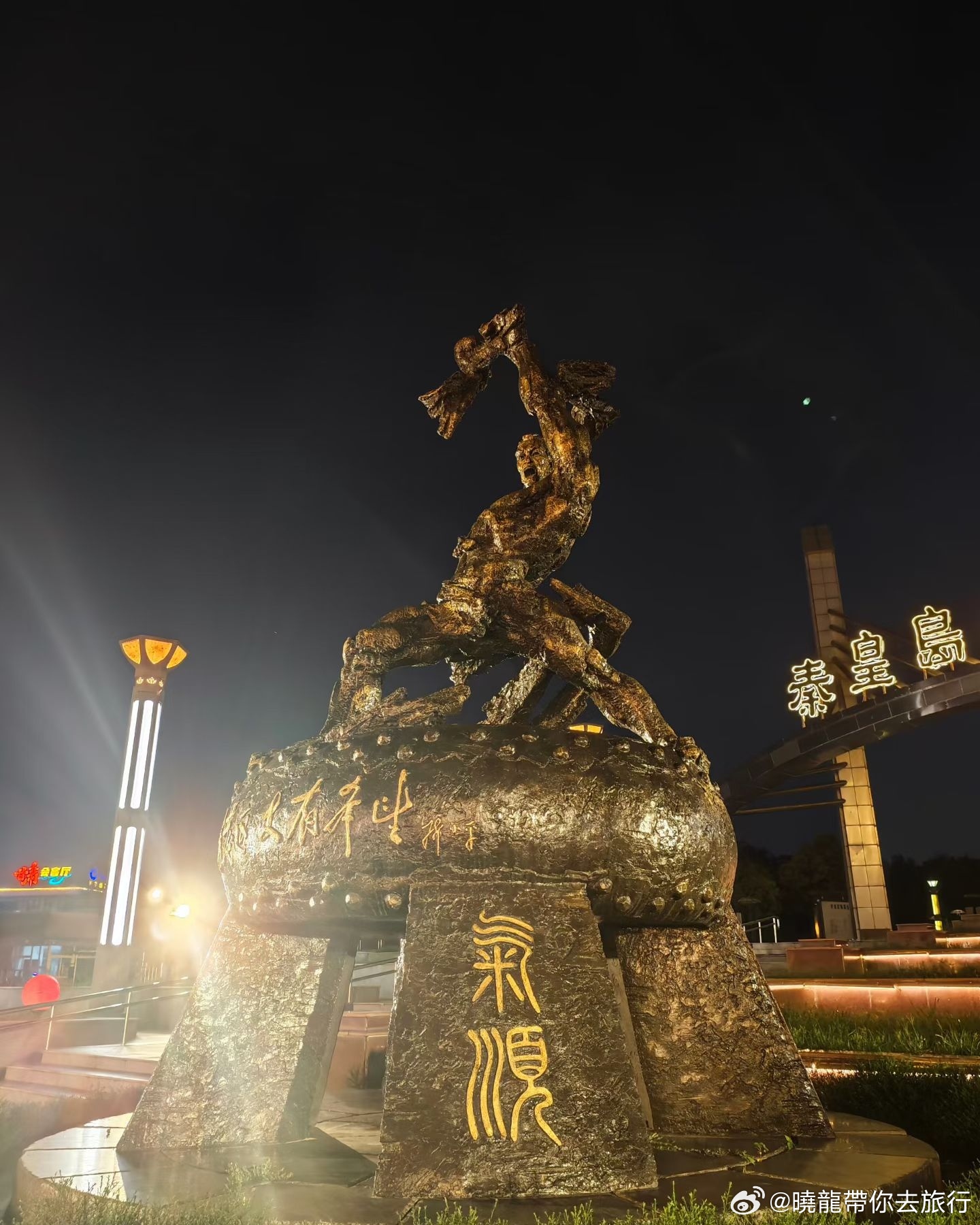 《烽火铸魂》十年商海卷烽烟，铁甲残躯负债悬。故土难归风刺骨，新城忽降火燎天。旌旗