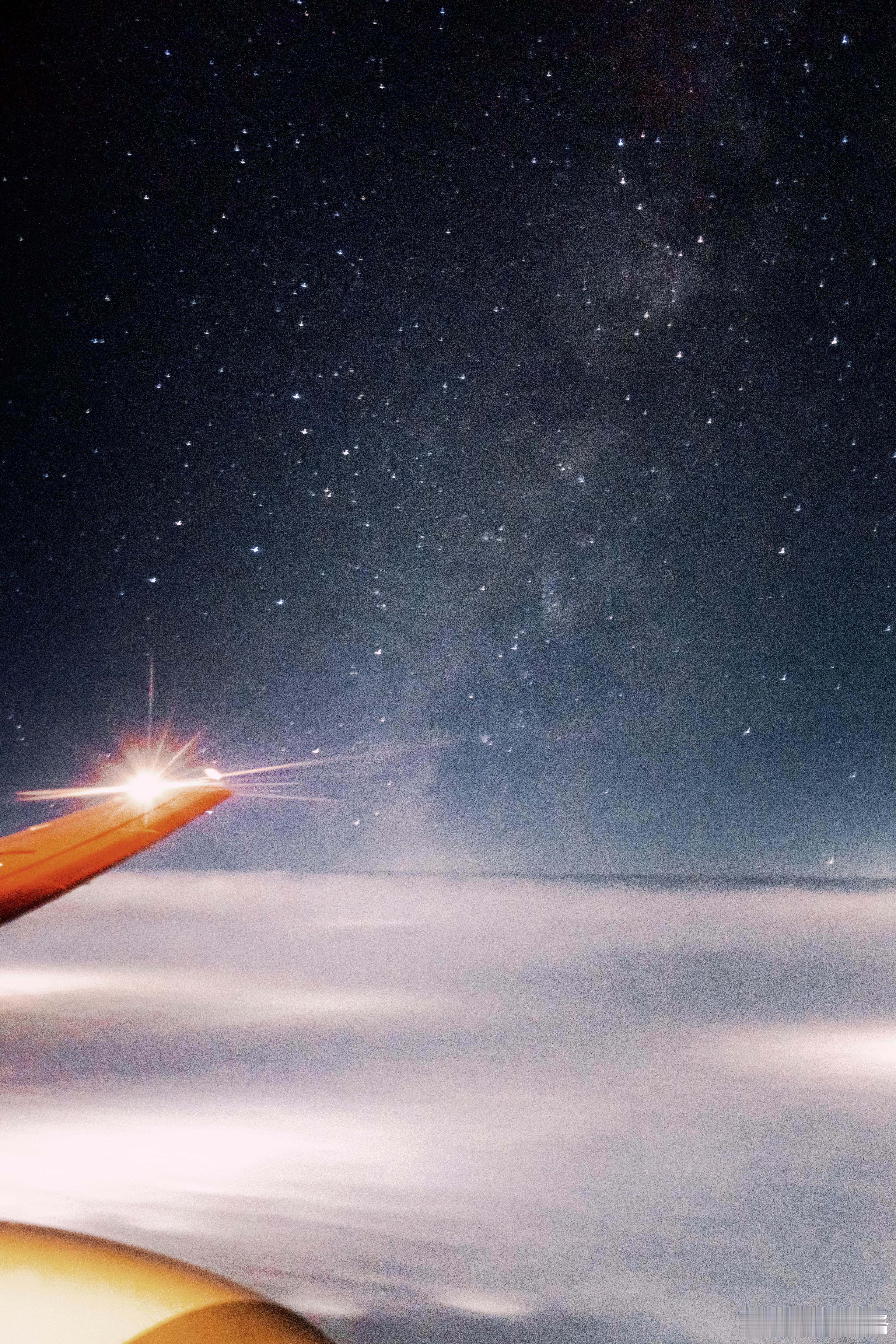 渐渐喜欢上坐晚班机拍星空 ​​​