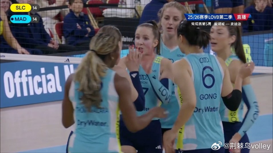 抽空瞅了一下，Lovb的战袍真的好看。龚翔宇美国女排联赛