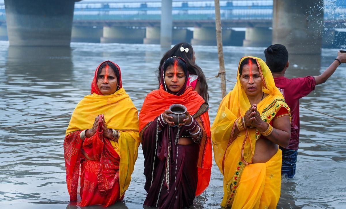 最近，东北洗浴好像出了点事儿，三个印度游客去体验，发了视频，然后就传言说，洗浴中