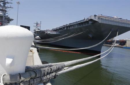 美军福特号航母发生火灾
福特号航母起火
美国海军中央司令部12日在社交媒体上发表