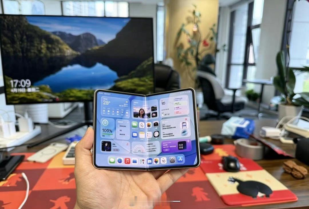如果今年的苹果折叠屏延期发布，大家会直接买9月份的iPhone18 Pro还是等