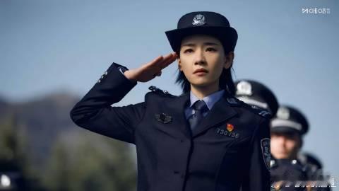 刘雅瑟湖南话还原剥茧台词 谁能不被刘雅瑟吸引啊！《剥茧》里她探案英姿飒爽，戏外用